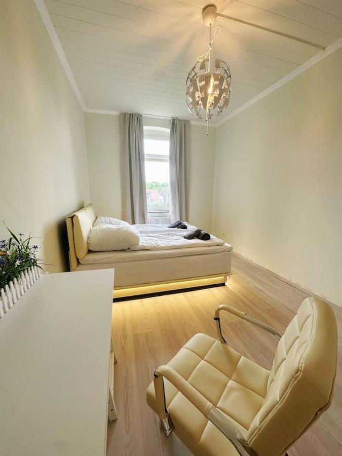 2 Schlafzimmer Waschenspuelmaschine Duisburg Buitenkant foto