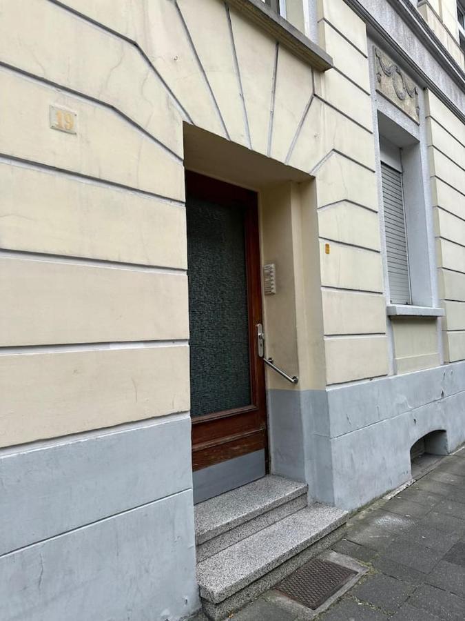 2 Schlafzimmer Waschenspuelmaschine Duisburg Buitenkant foto